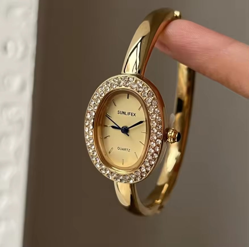Dropshipping Berühmte Marke Uhren Frauen Diamant Verkrustete Oval Zifferblatt Quarzuhr Luxus Geschenke Armband Armbanduhr Reloj Mujer