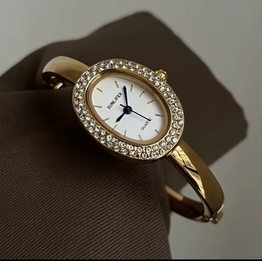 Dropshipping Berühmte Marke Uhren Frauen Diamant Verkrustete Oval Zifferblatt Quarzuhr Luxus Geschenke Armband Armbanduhr Reloj Mujer